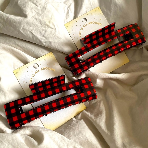 Target Accessories - NEW acrylic plaid, set of claw clips, black and red
